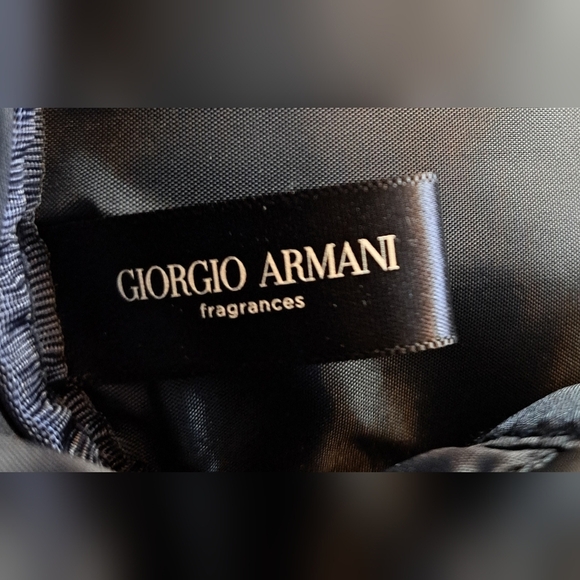 NWT Giorgio Armani Navy Soft Plush Travel Cosmetic Makeup Beauty Case Bag - Picture 9 of 9